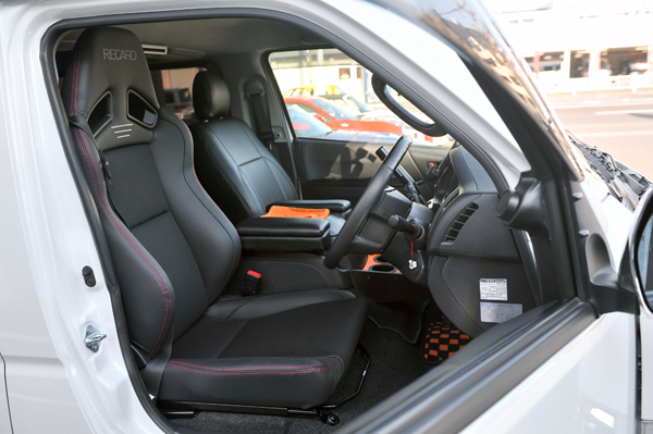 181125_Daily view of ASM RECARO specialized shop._Hiace_TRIAL_RECARO_SR-7F_sr7f_.jpg